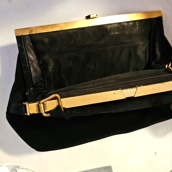 Authentic 1950's Vintage Bienen Davis Purse w/Handle, Black Suede, Satin Lining. - Picture 10 of 12